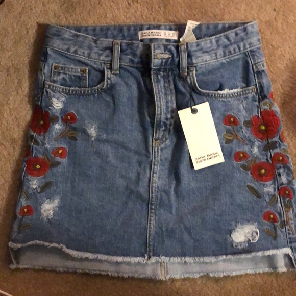 Zara denim floral embroidered skirt - Picture 2 of 5